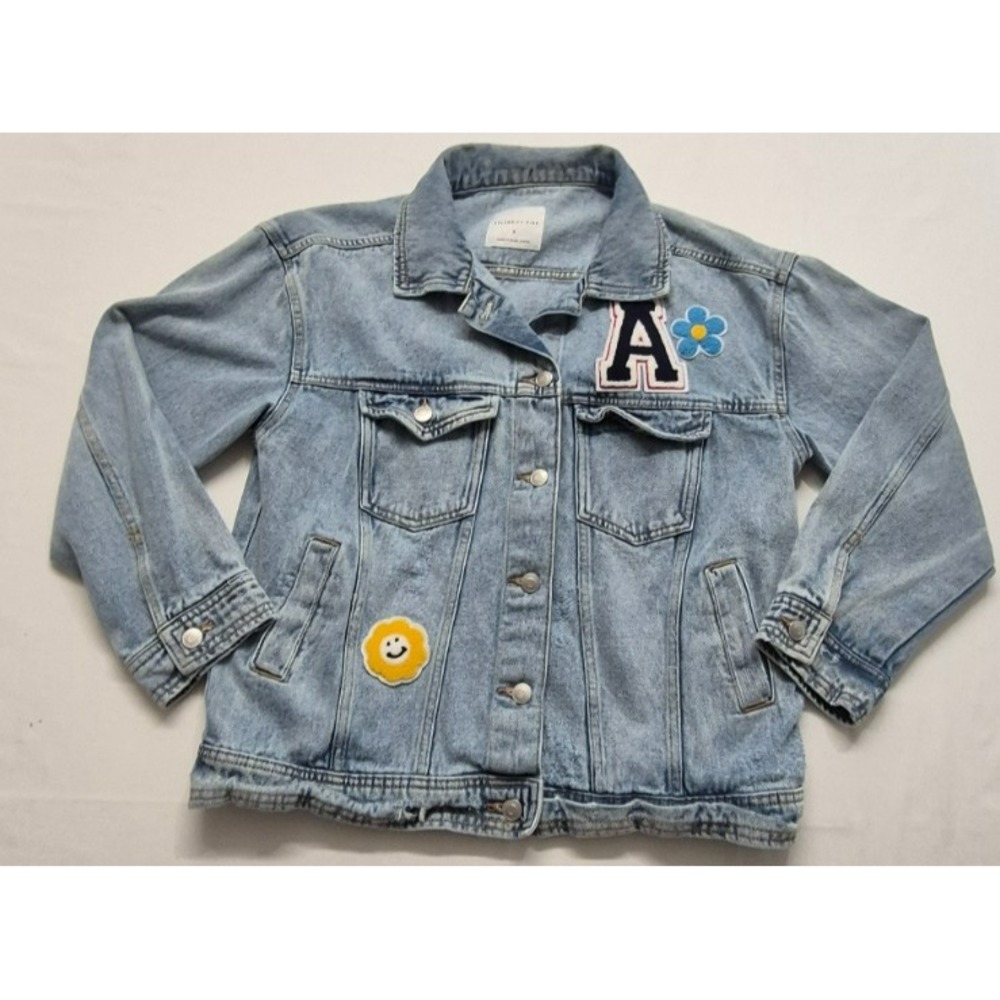 Celebrity Pink Women's Medium Wash Denim Blue Jean Jacket Sm.‎ Pockets/Patches